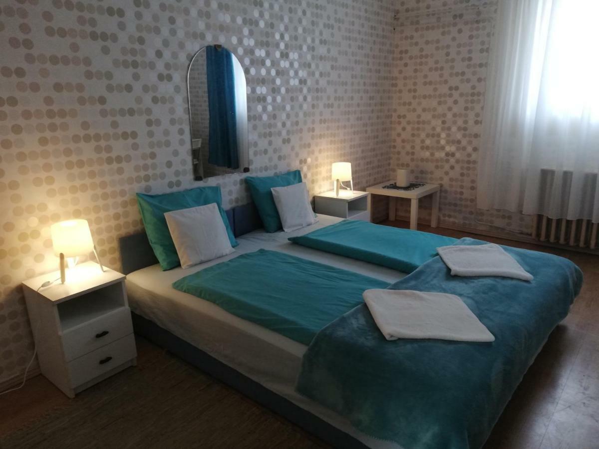 Tape Apartament *